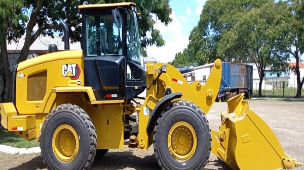 How to operate a Caterpillar Loader?