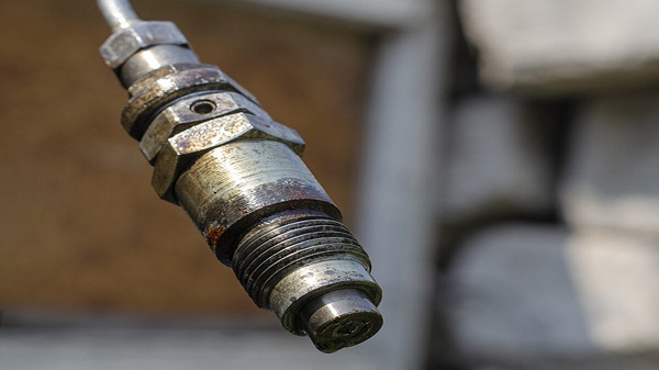 What are the main symptoms of bad fuel injectors?